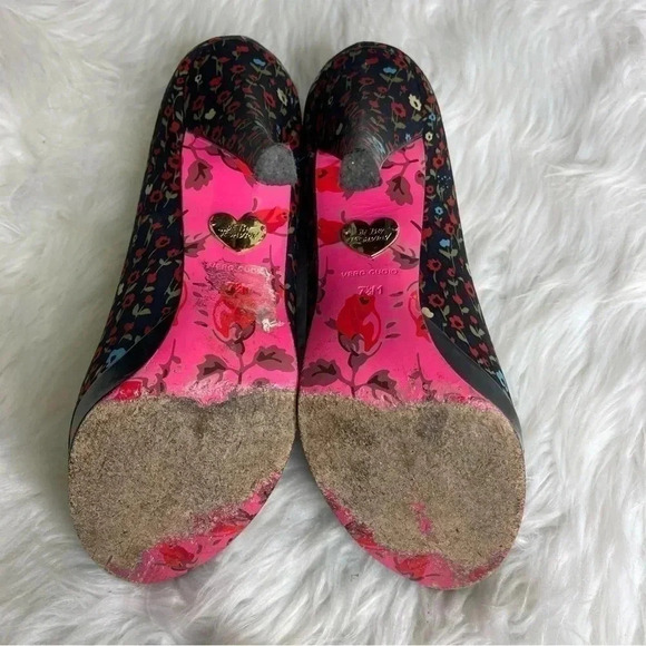 Betsey Johnson Satin Flower Pumps Size 7.5 Shoes Peep Toe Rosy II Black y2k - Picture 3 of 9